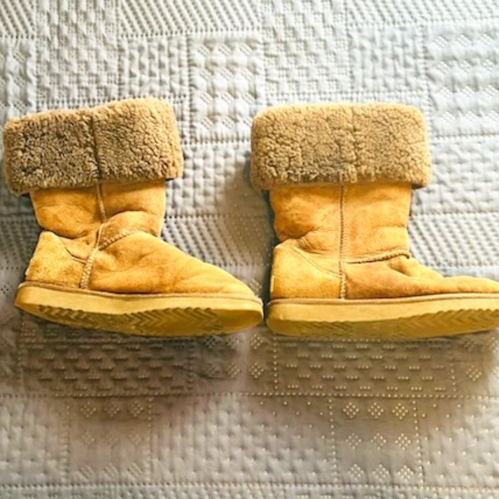 Women's Australian Ugg's Classic Tall  Size W8 Brown